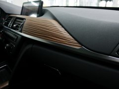 2013款 328i 2.0T 自动 风尚设计套装