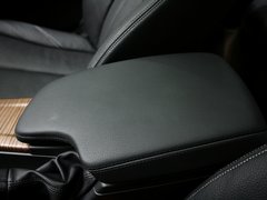 2013款 328i 2.0T 自动 风尚设计套装