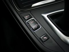 2013款 328i 2.0T 自动 风尚设计套装