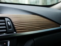 2013款 328i 2.0T 自动 风尚设计套装