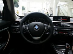 2013款 328i 2.0T 自动 风尚设计套装
