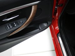 2013款 328i 2.0T 自动 风尚设计套装