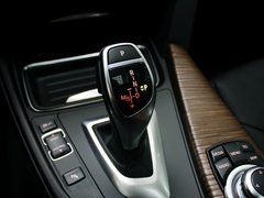 2013款 328i 2.0T 自动 风尚设计套装