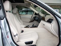 2013款 328i 2.0T 自动 风尚设计套装