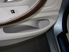 2013款 328i 2.0T 自动 风尚设计套装