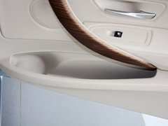 2013款 328i 2.0T 自动 风尚设计套装