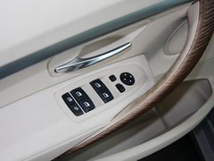 2013款 328i 2.0T 自动 风尚设计套装