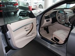 2013款 328i 2.0T 自动 风尚设计套装