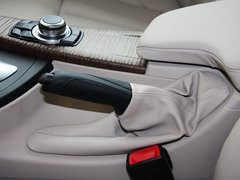 2013款 328i 2.0T 自动 风尚设计套装