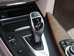 2013款 328i 2.0T 自动 风尚设计套装