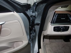 2013款 328i 2.0T 自动 风尚设计套装