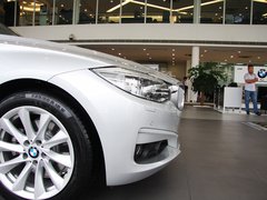2013款 328i 2.0T 自动 风尚设计套装