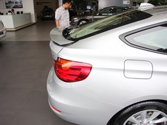 2013款 328i 2.0T 自动 风尚设计套装
