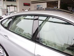 2013款 328i 2.0T 自动 风尚设计套装