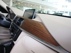 2013款 328i 2.0T 自动 风尚设计套装