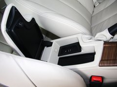 2013款 328i 2.0T 自动 风尚设计套装