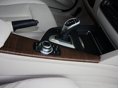 2013款 328i 2.0T 自动 风尚设计套装