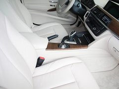 2013款 328i 2.0T 自动 风尚设计套装
