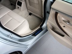 2013款 328i 2.0T 自动 风尚设计套装
