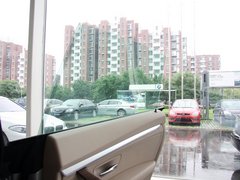 2013款 328i 2.0T 自动 风尚设计套装