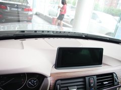 2013款 328i 2.0T 自动 风尚设计套装