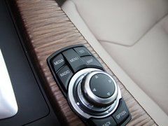 2013款 328i 2.0T 自动 风尚设计套装