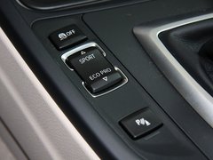2013款 328i 2.0T 自动 风尚设计套装