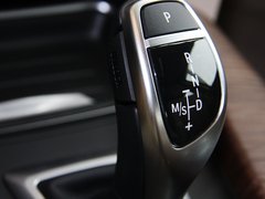 2013款 328i 2.0T 自动 风尚设计套装