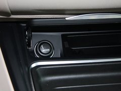 2013款 328i 2.0T 自动 风尚设计套装