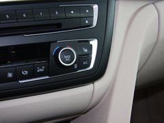 2013款 328i 2.0T 自动 风尚设计套装