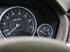 2013款 328i 2.0T 自动 风尚设计套装