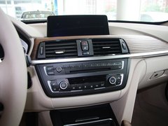 2013款 328i 2.0T 自动 风尚设计套装