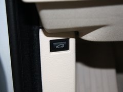2013款 328i 2.0T 自动 风尚设计套装