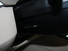 2013款 328i 2.0T 自动 风尚设计套装