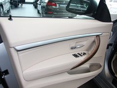 2013款 328i 2.0T 自动 风尚设计套装