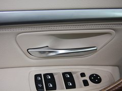 2013款 328i 2.0T 自动 风尚设计套装