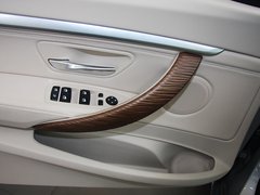 2013款 328i 2.0T 自动 风尚设计套装