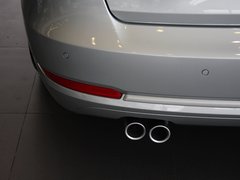 2013款 328i 2.0T 自动 风尚设计套装