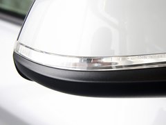 2013款 328i 2.0T 自动 风尚设计套装