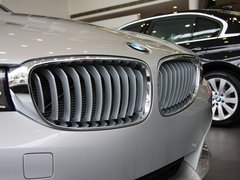 2013款 328i 2.0T 自动 风尚设计套装