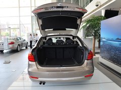 2013款 328i 2.0T 自动 风尚设计套装