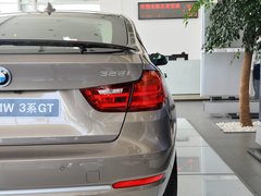2013款 328i 2.0T 自动 风尚设计套装