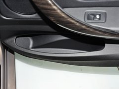 2013款 328i 2.0T 自动 风尚设计套装