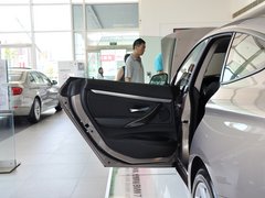 2013款 328i 2.0T 自动 风尚设计套装