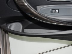 2013款 328i 2.0T 自动 风尚设计套装