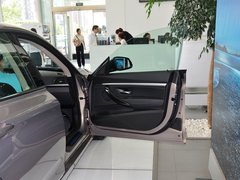 2013款 328i 2.0T 自动 风尚设计套装