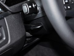 2013款 328i 2.0T 自动 风尚设计套装