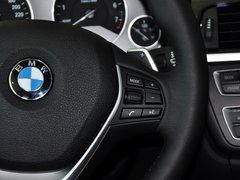 2013款 328i 2.0T 自动 风尚设计套装