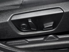 2013款 328i 2.0T 自动 风尚设计套装