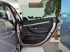 2013款 328i 2.0T 自动 风尚设计套装